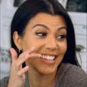 Meet your Posher, Mmonica